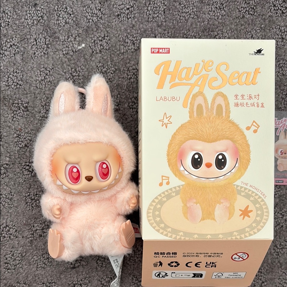 Have a seat labubu “Dada”